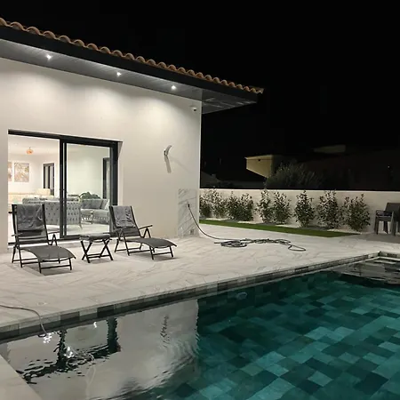 Piscine Sans Vis A Vis Villa *